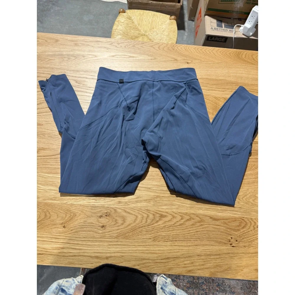 Lululemon Kasta Tight 28